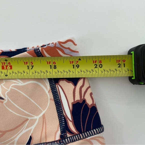 Torrid Navy & Peach Floral Performance Core Crop Active Leggings in Size… - Picture 7 of 10